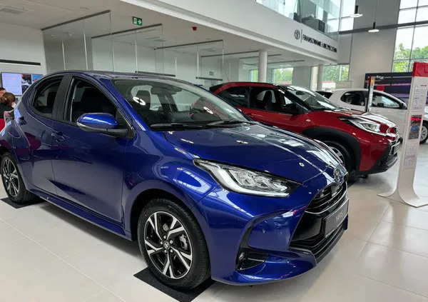 samochody osobowe Toyota Yaris cena 93590 przebieg: 2, rok produkcji 2024 z Opatów